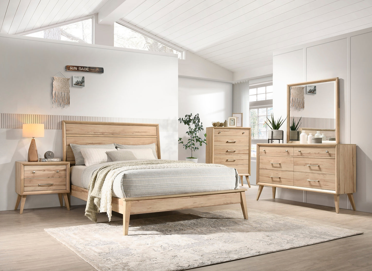 Marrin Mid-Century Modern Wooden Queen Bed in Natural Finish