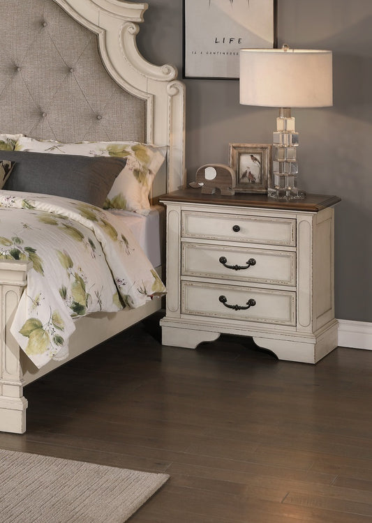 Reed Traditional 3-Drawer Nightstand in Polished White