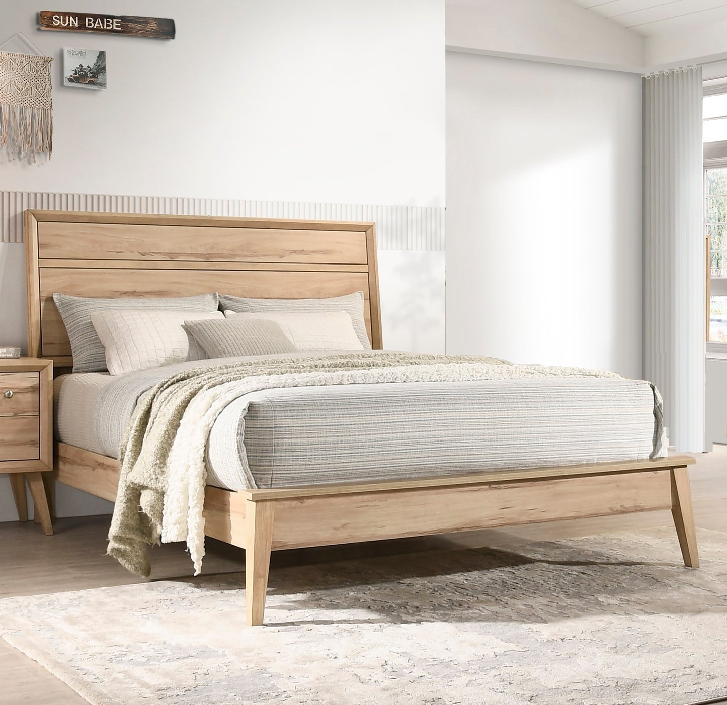 Marrin Mid-Century Modern Wooden Queen Bed in Natural Finish